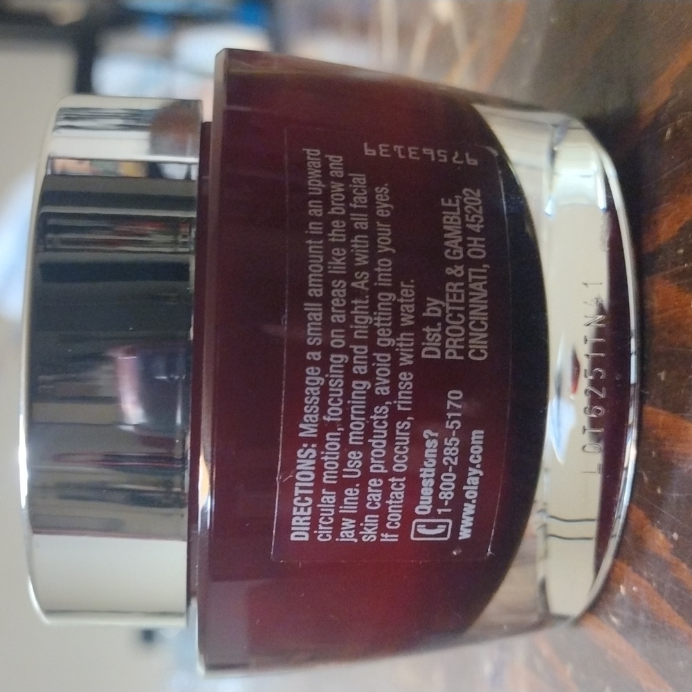 Oil of Olay Regenerist Moisturizer - Picture 2 of 2